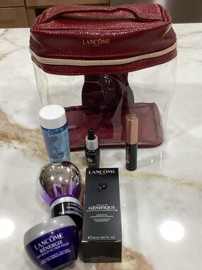 Lancôme cosmetic case with 7 deluxe samples NEW